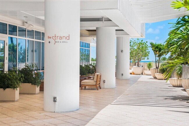 Building Photo - 6801 Collins Ave