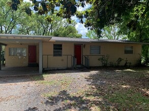 Building Photo - House with big yard close to airport