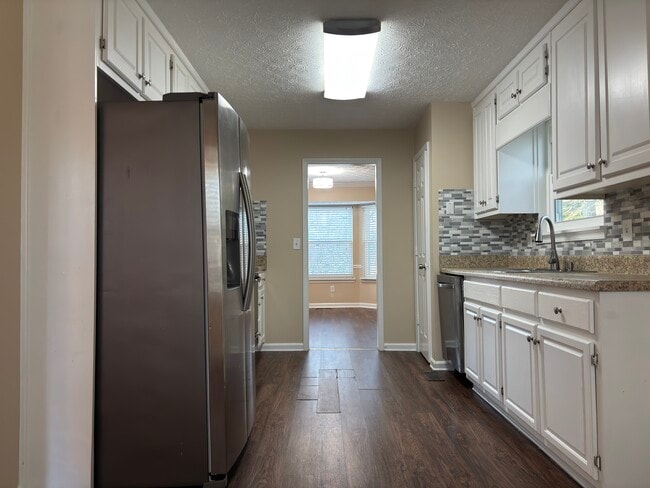 Building Photo - 3410 Camens Ct NE