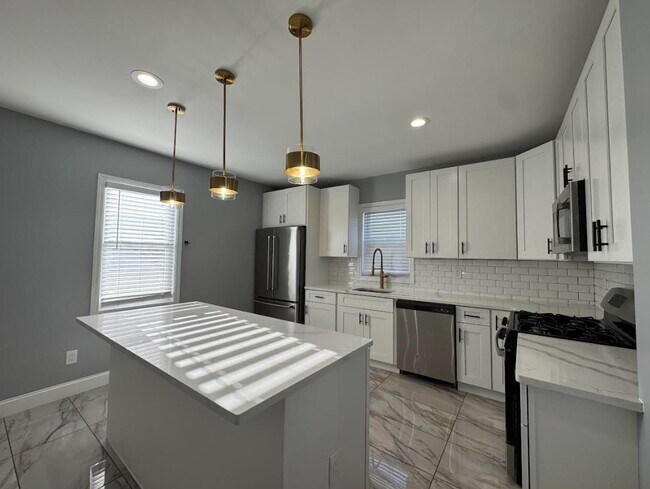 Building Photo - 243 Hamilton Pl