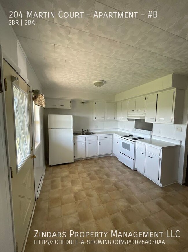 Building Photo - 2 bedroom 1.5 bathroom apartment in Catlin...