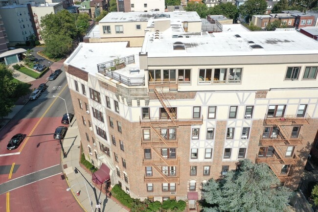 Building Photo - 6051 Boulevard E