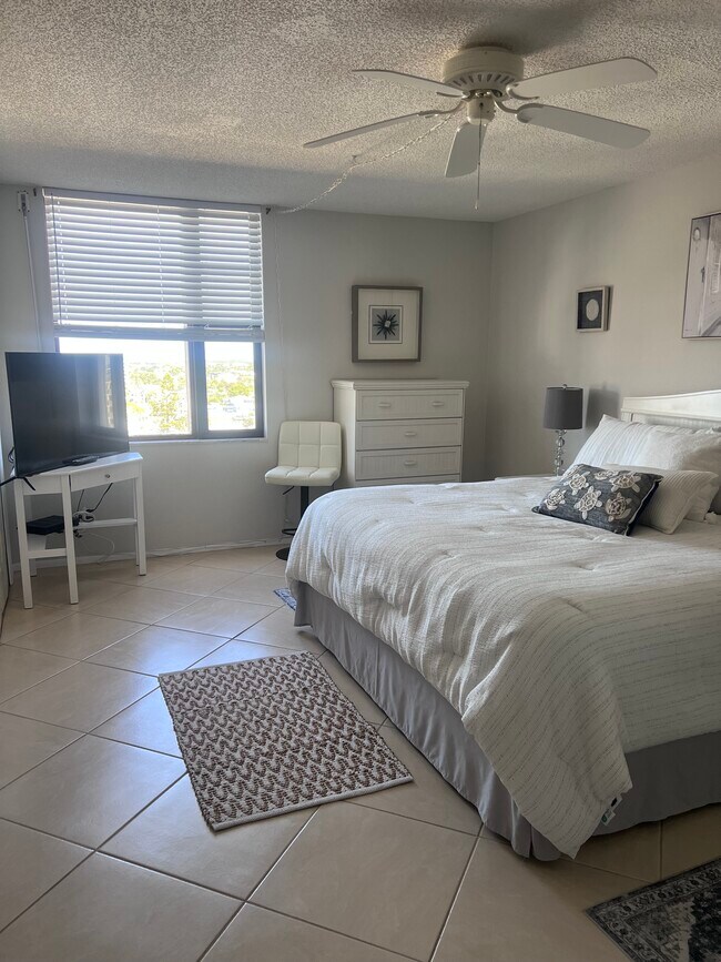 Building Photo - 255 Dolphin Point