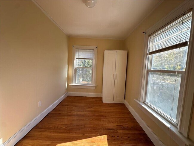 Building Photo - 5-25 Calvert St