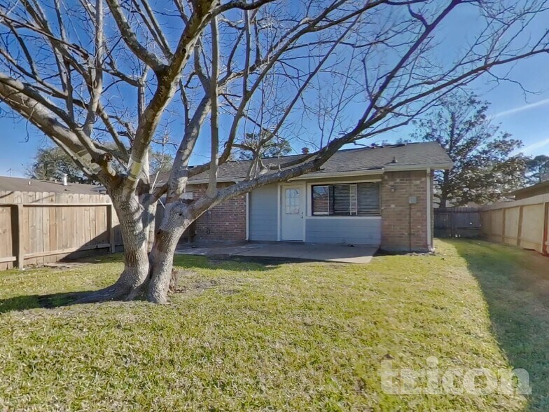 Building Photo - 6127 Larchbrook Dr