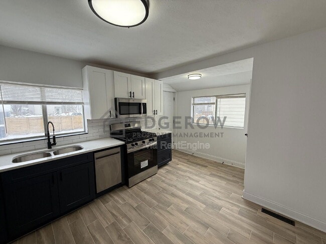 Building Photo - 1004 Garfield Ave NW