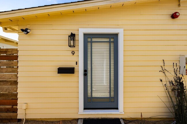 Building Photo - Studio - Downtown Santa Barbara