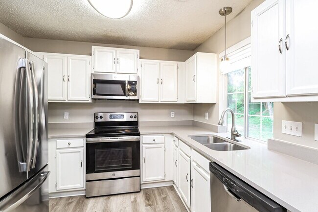 Building Photo - 9000 Oren Thompson Rd