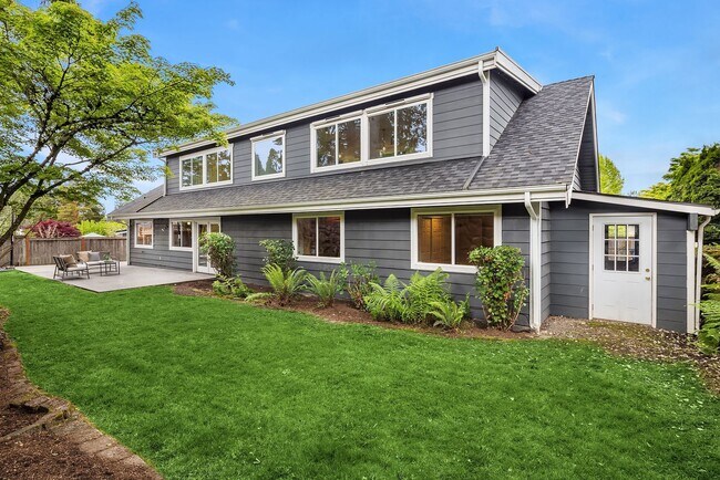 Building Photo - 5bd/2.75ba Bellevue Home