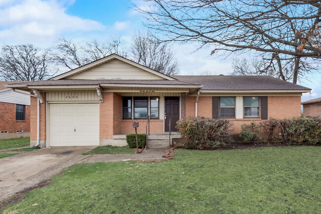 Building Photo - Downtown Garland Home