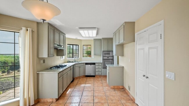 Building Photo - BEAUTIFUL HOME IN THE GLEN COVE AREA  OF VALLEJO WITH VIEWS OF THE BAY