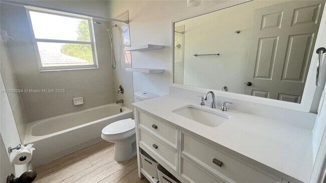 Building Photo - 522 SW 200th Terrace