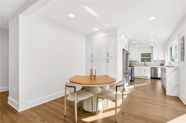 Building Photo - 2226 Melante Dr NE