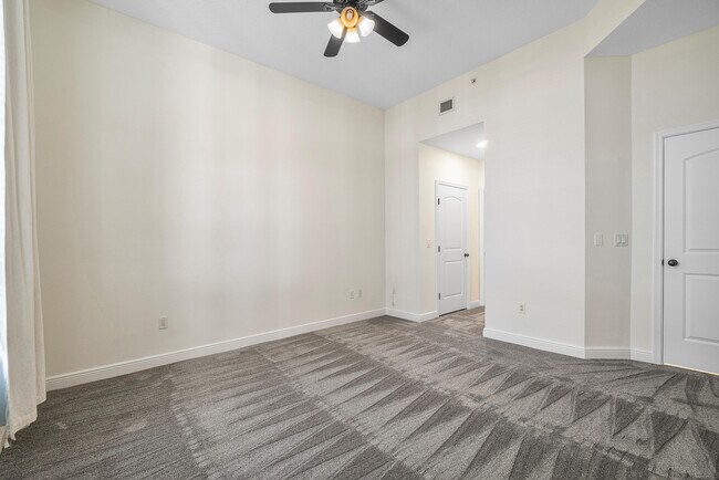 Building Photo - 701 S Olive Ave