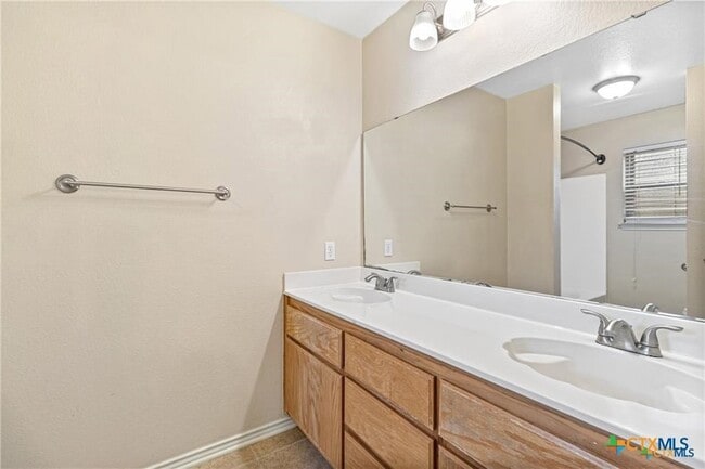 Building Photo - 1112 Katelyn Cir