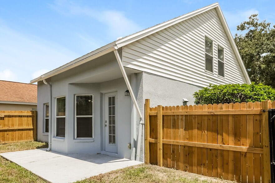 Building Photo - 6023 Sand Key Ln