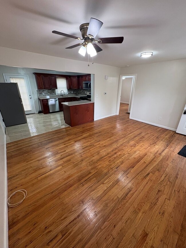 Building Photo - Beautiful 3 Bed / 2 Bath Updated Bungalow with Large Fenced Yard and Brand-New Deck