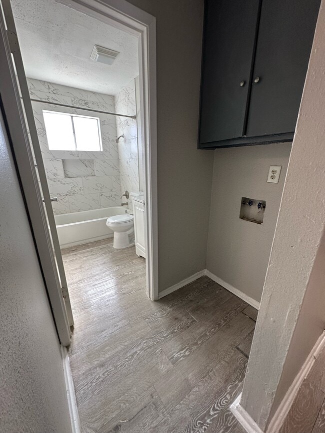 Washer connection - 6310 Brownleaf St