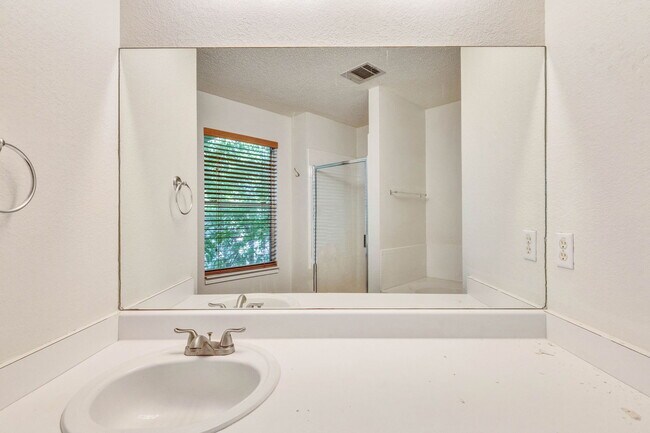 Building Photo - 3600 Cheyenne St