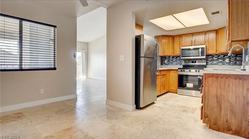 Building Photo - 3769 Carlyle Dr