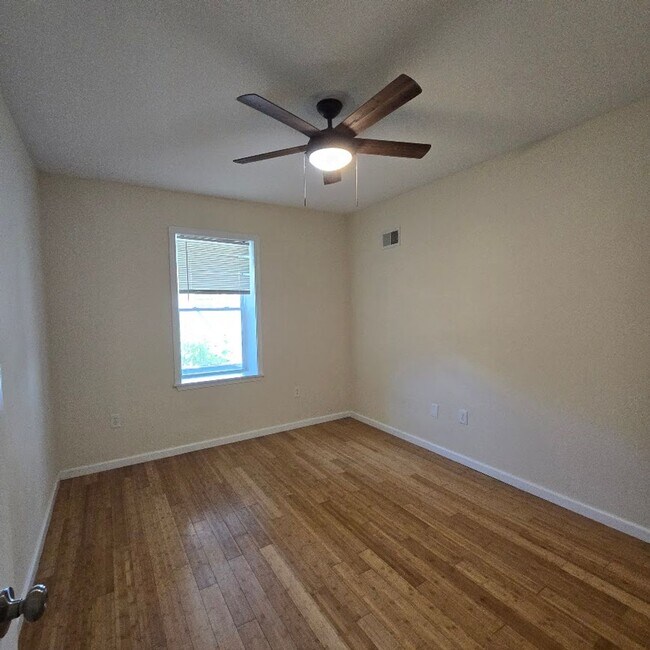 Building Photo - Make this your home today! Come rent with ...
