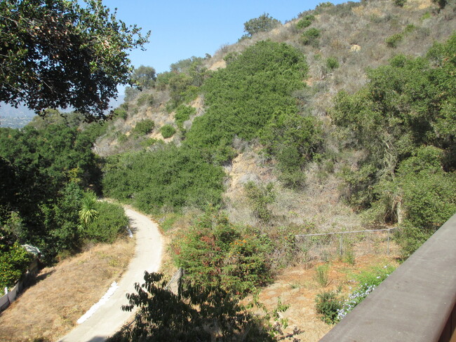 Building Photo - Santa Barbara Townhome