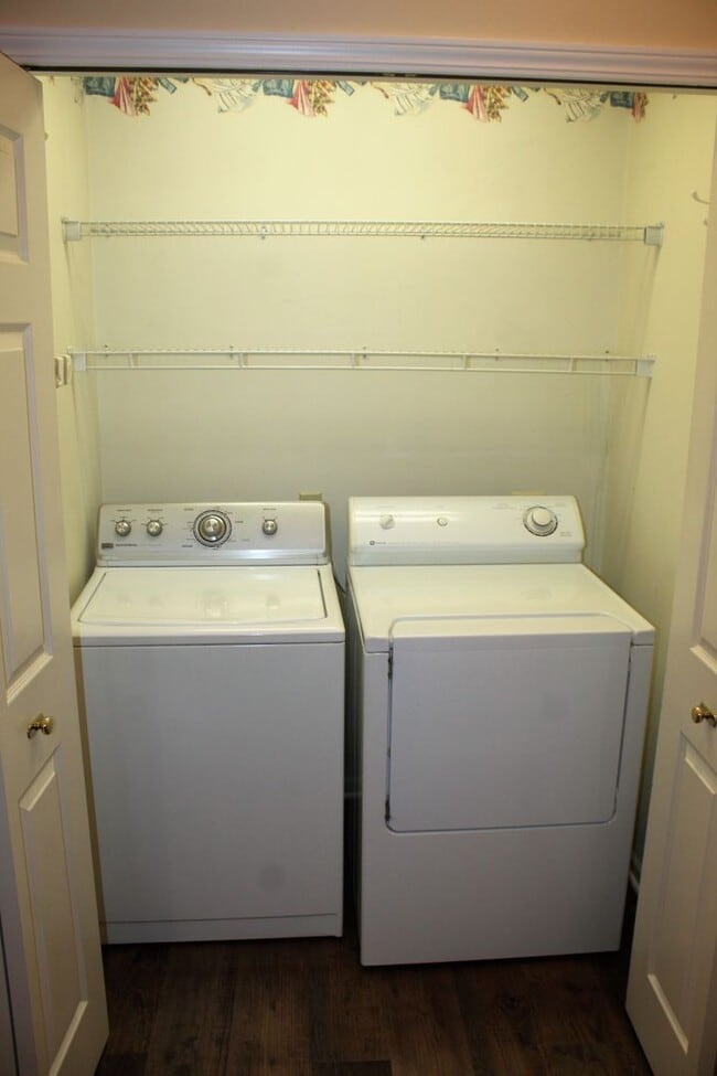 Building Photo - Available Now!- 2 Bedroom Condo In Davison