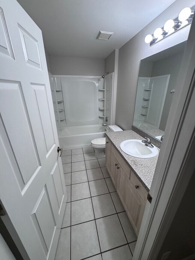 Building Photo - 343 Harold Ave S