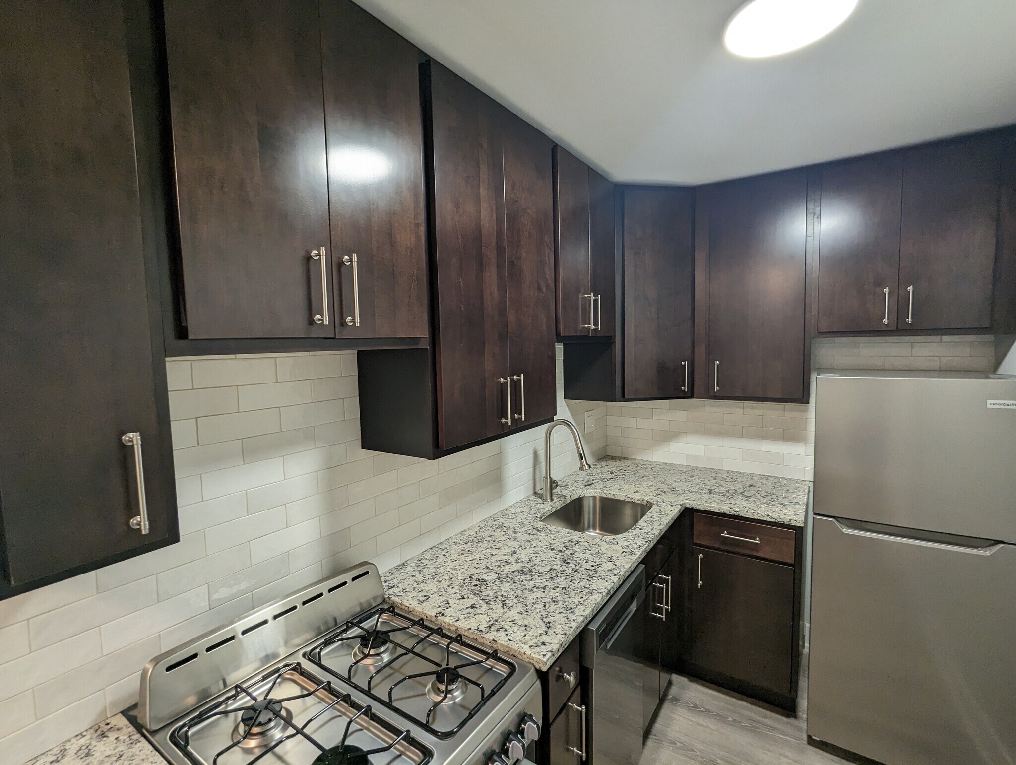 Building Photo - 456 W Barry Ave