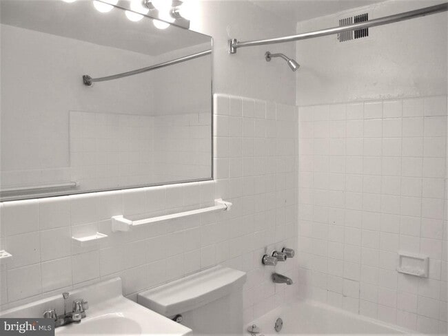 Building Photo - 2101 Chestnut St