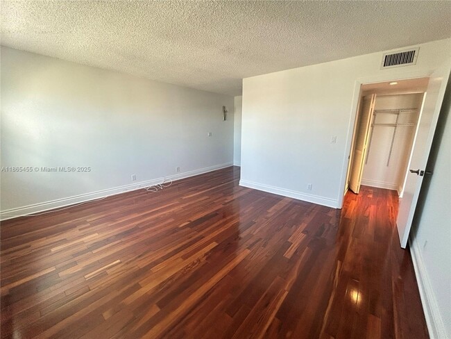 Building Photo - 401 Golden Isles Dr