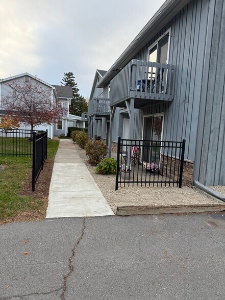 Back View - 5059 S Catherine St