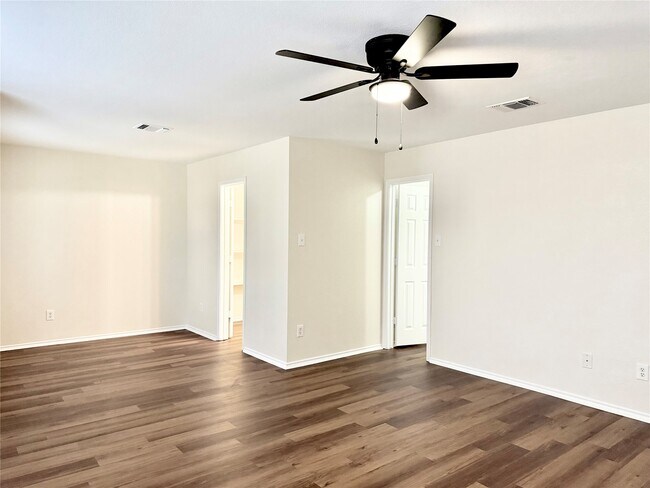 Building Photo - 3814 Silver Bridge Ln