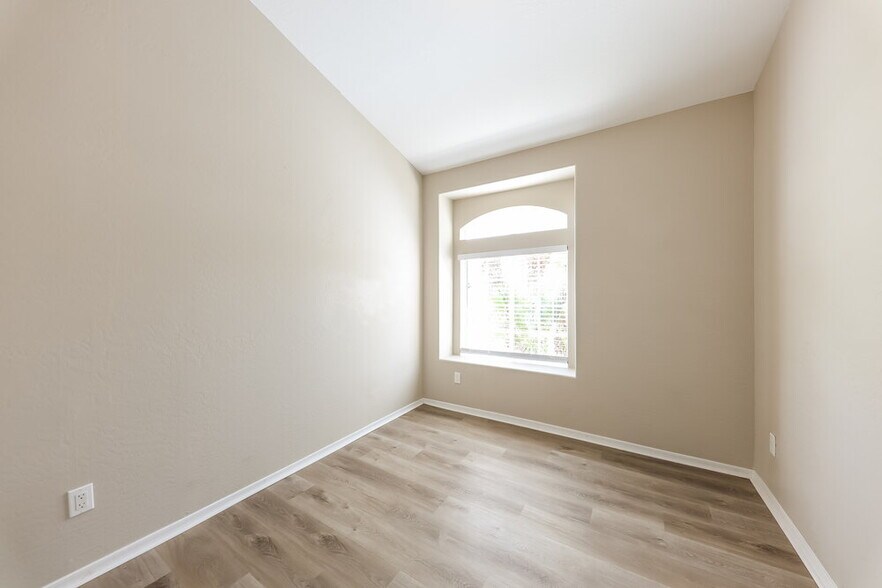 Building Photo - 8944 E Gail Rd