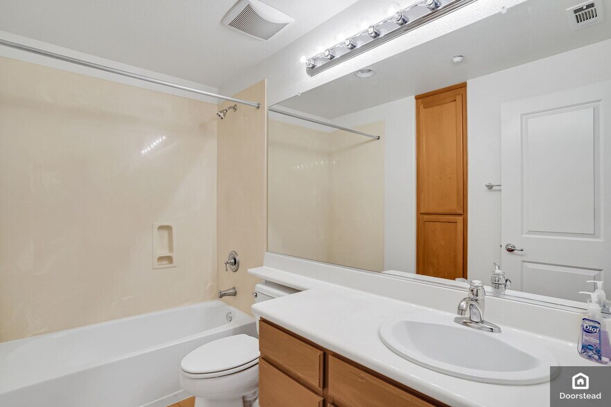 Building Photo - 1604 Northshore Dr