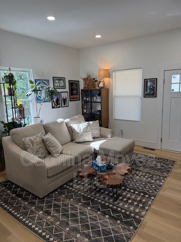 Building Photo - 6 10th St