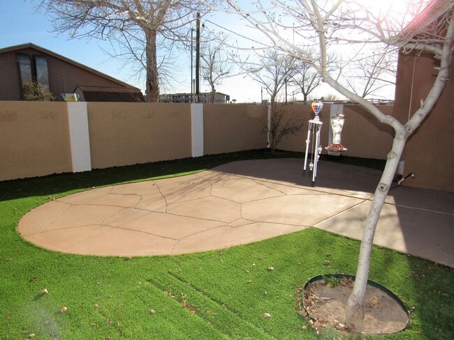 Building Photo - Very nice 2 Br house with 1 car garage