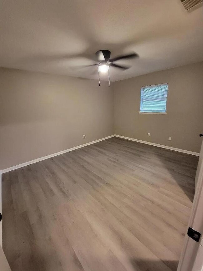 Building Photo - 19 Pinewood Ct