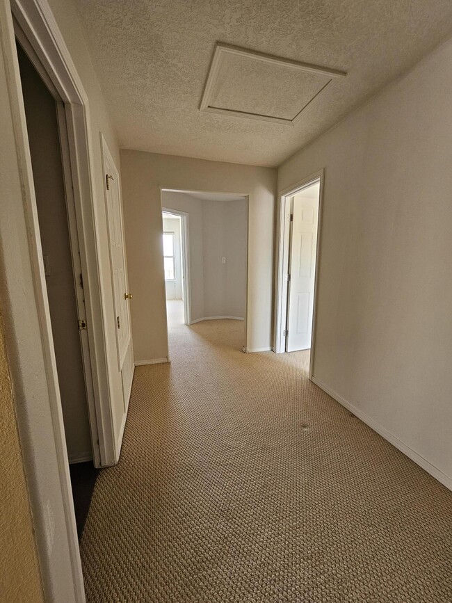 Building Photo - 5052 Westfield Dr NE