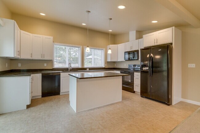 Building Photo - Kirkland Rambler with Central A/C!