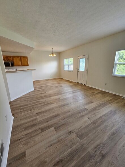 Family Room - 138 Wagnalls Ct