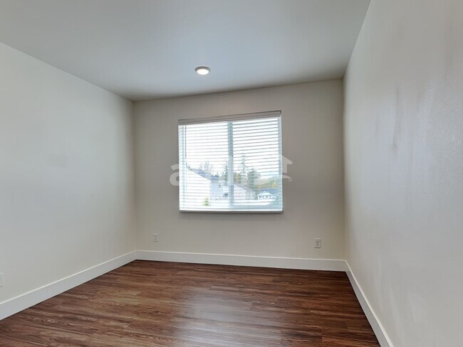 Building Photo - 19301 17th Ave Ct E