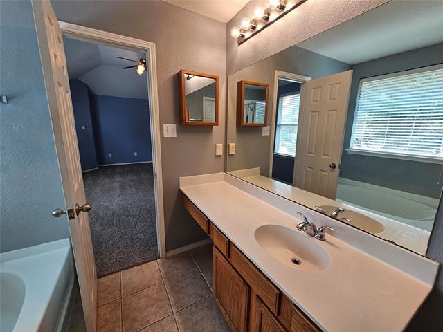 Building Photo - 2408 Finch Dr