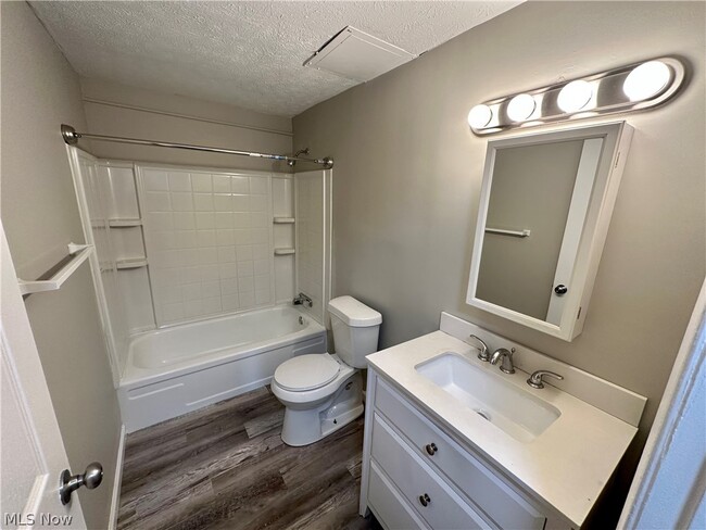Building Photo - 660 S Shore Ct