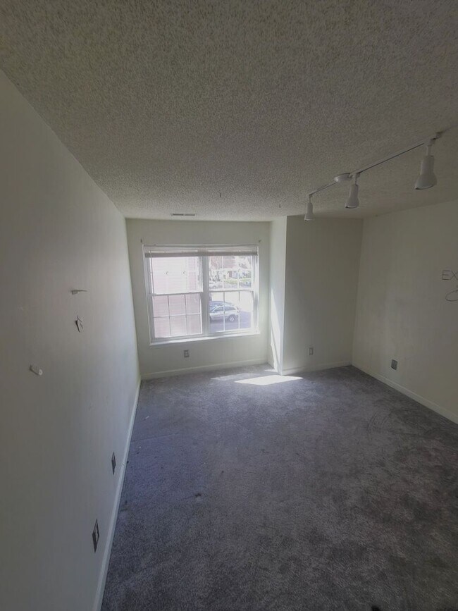 Building Photo - Beautiful Waterfront 2 Bed / 2 Bath Condo in Downtown Norfolk – $1,800/month