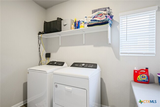Building Photo - 10310 Mager Ln