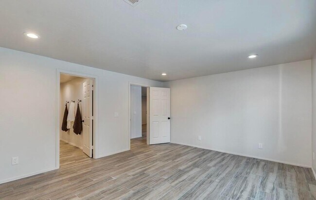 Building Photo - 3649 E Emile Zola Ave