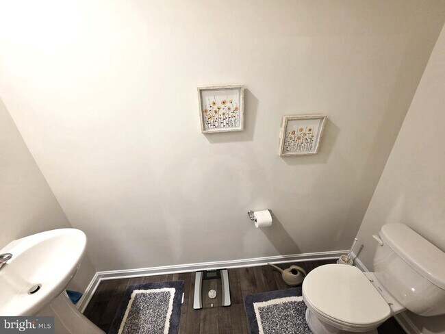 Building Photo - 407 Stream Valley Ct