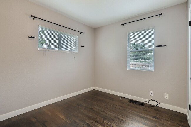 Building Photo - 1314 S Meade St