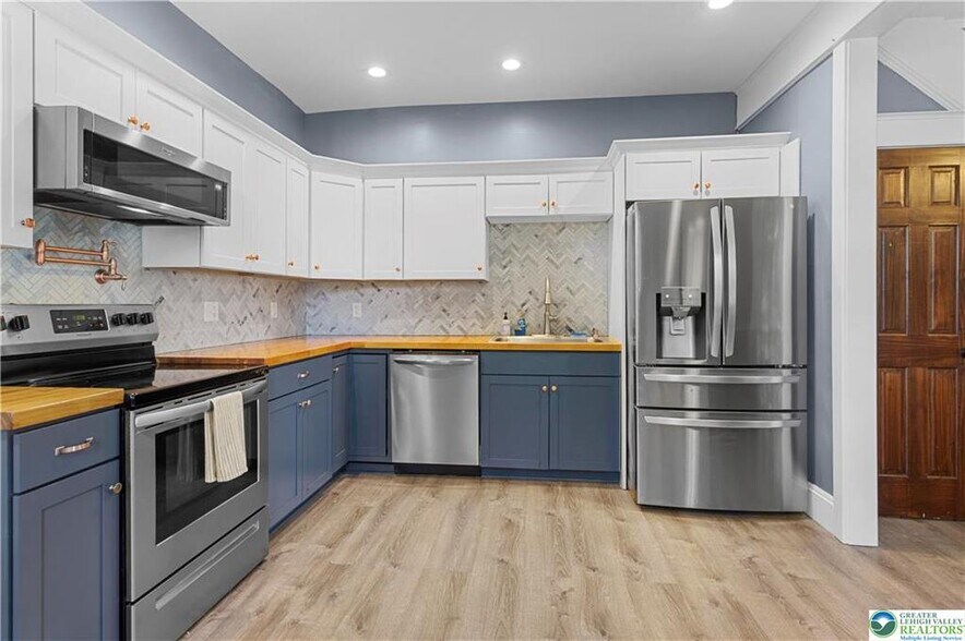 Building Photo - 413 Woodlawn Ave